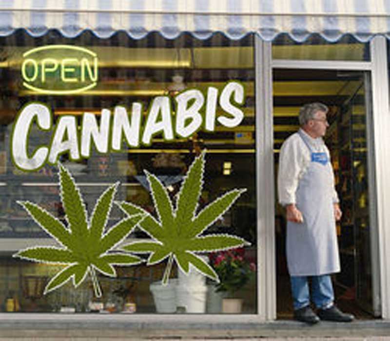 [untitled photo of a weed shop with worker].Retreived February 2, 2014, from:http://www.tokeofthetown.com/assets_c/2013/12/recreational-marijuana-in-colorado.9434820.87-thumb-250x219.jpg