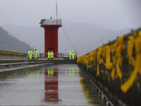 Jack Kim and Ju-min Park (writers). April 30, 2014. Korea ferry disaster exposes cozy industry ties, soft penalties [web]. Retrieved April 28, 2014. From: http://www.reuters.com/article/2014/04/30/us-korea-ship-blame-idUSBREA3T05720140430