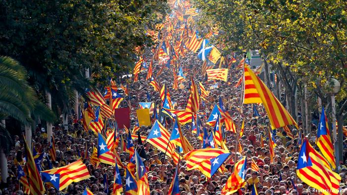 http://www.dw.de/catalans-call-for-referendum-vote-on-independence-day/a-17916957