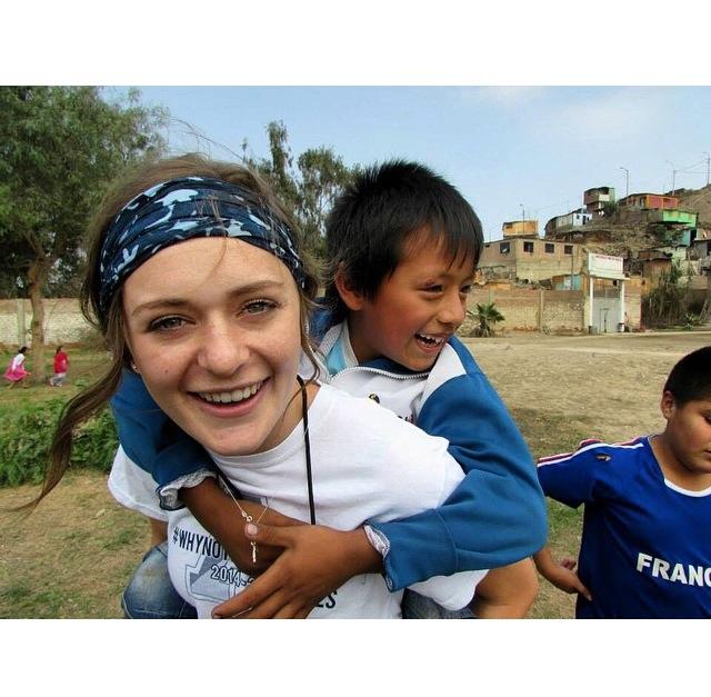 Tali+Valentine+plays+with+and+serves+the+children+of+Peru