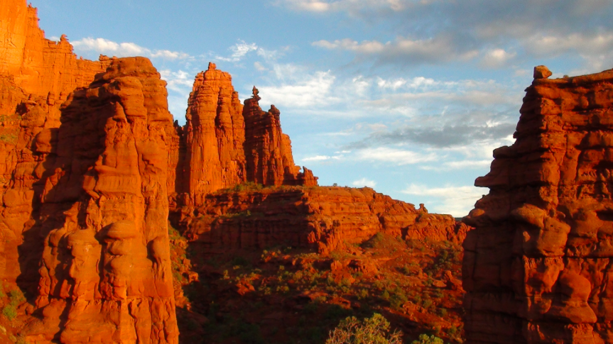 Fish towers, a national red rock formation located near Moab, Utah. Labelled for reuse under google images.