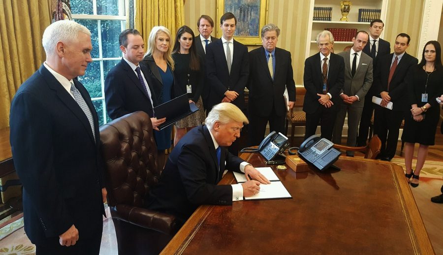 President Trump signs an executive order to revive the construction of the Keystone XL and Dakota Access pipelines. Labeled for reuse under Wikimedia Commons.