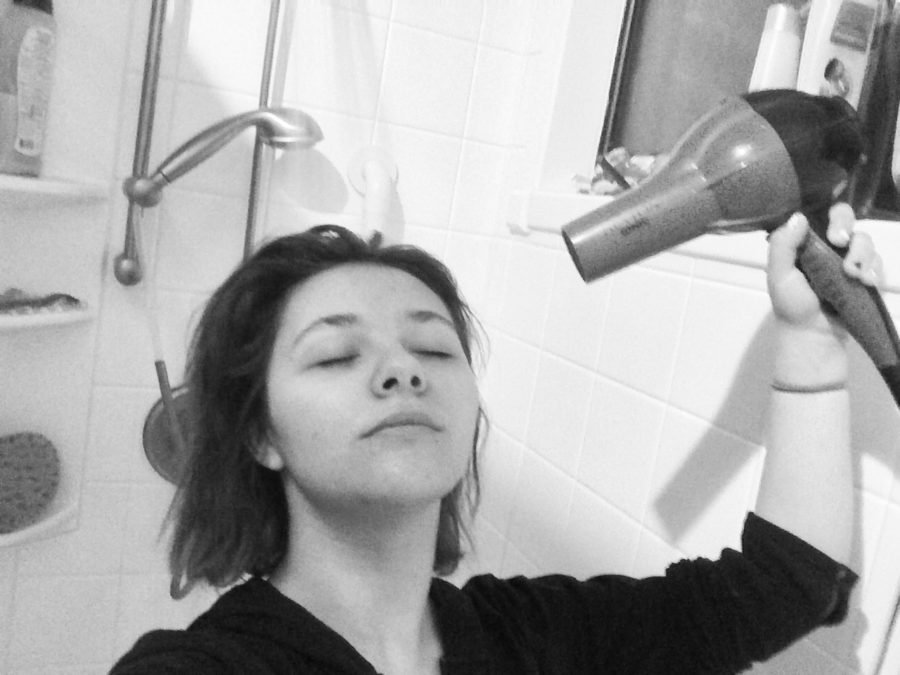 Idiot holds blow dryer in the shower.
