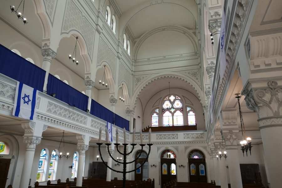 Jewish synagogues like this one are being attacked by antisemitic terrorists. Labeled for reuse by Pixabay.