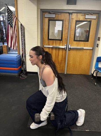 Sophomore Alexis Potter doing lunges in the weights room after having a stressful day.